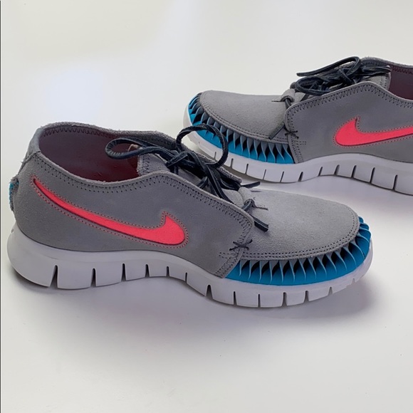 Nike Moccasin Style Sneaker - Picture 3 of 7